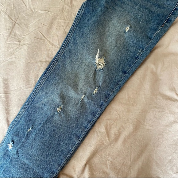 Abercrombie & Fitch Distressed Ankle Straight Natural Rise Jeans Medium Wash - Picture 4 of 7